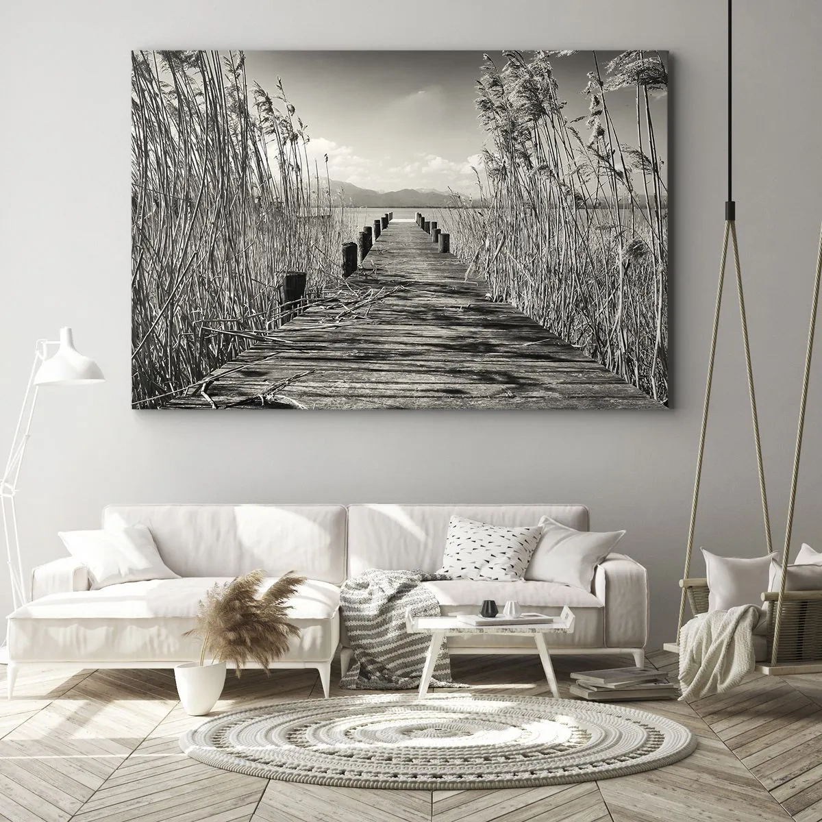 Obraz na plátně - Dřevěné molo mezi vysokými trávami nad jezerem v sépiovém odstínu - 70x50cm - V ústraní travin - Moderní nástěnná dekorace do obývacího pokoje a ložnice ARTTOR