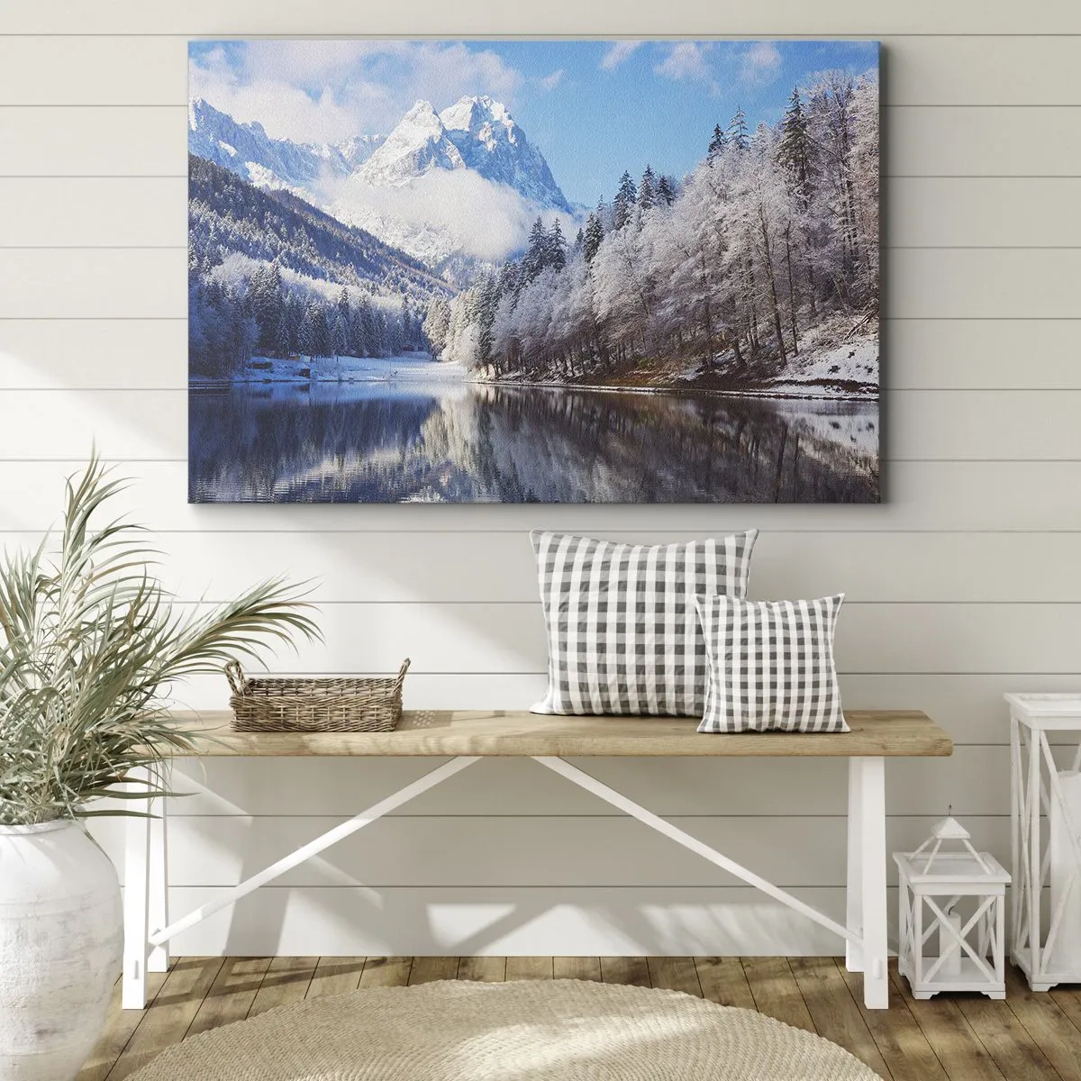 Obraz na plátně - Zimní horská krajina se zasněženými stromy a jezerem - 70x50cm - Sněhová stráž - Moderní nástěnná dekorace do obývacího pokoje a ložnice ARTTOR