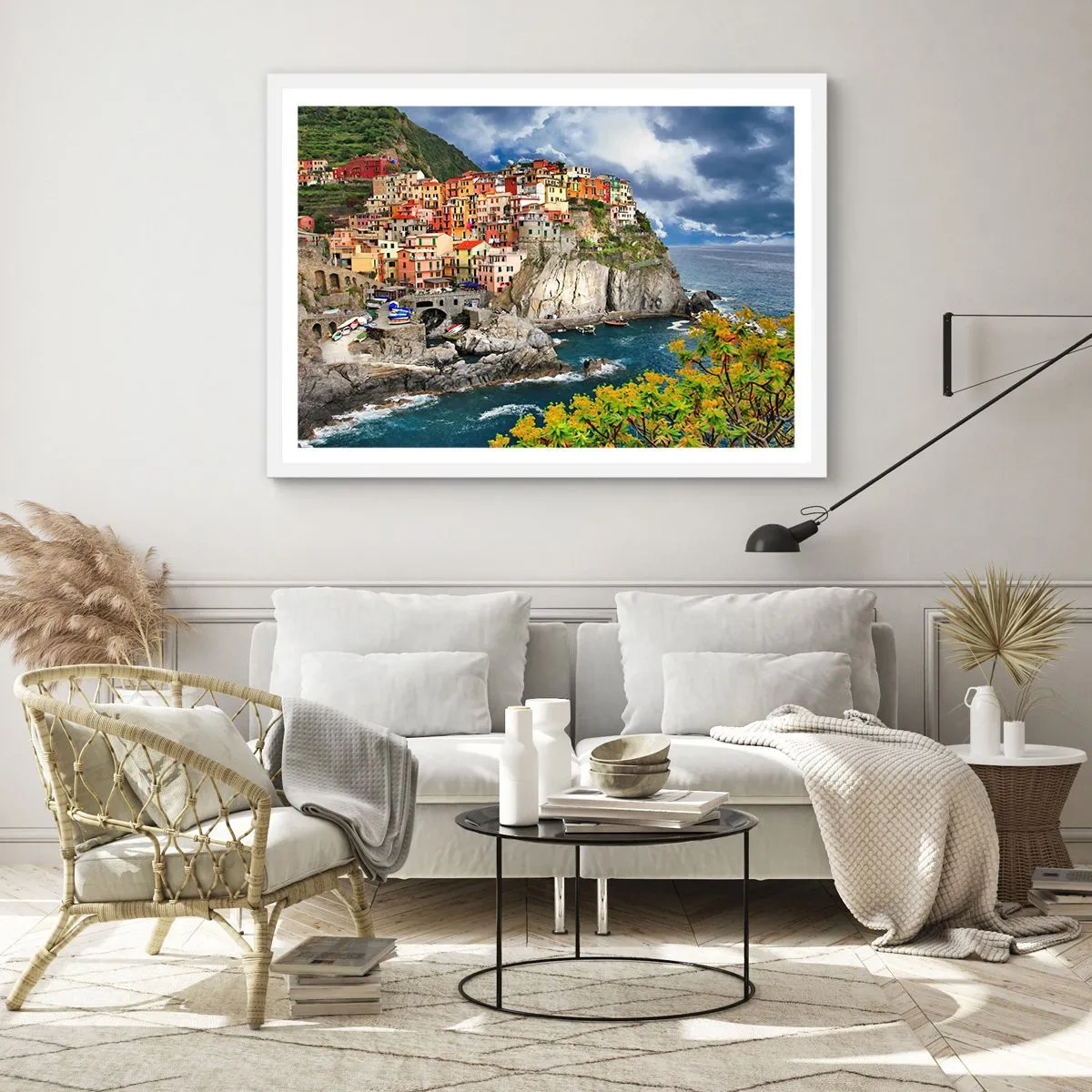 Plakát v bílém rámu - Hromádka přitulená ke skalám - 100x70 cm