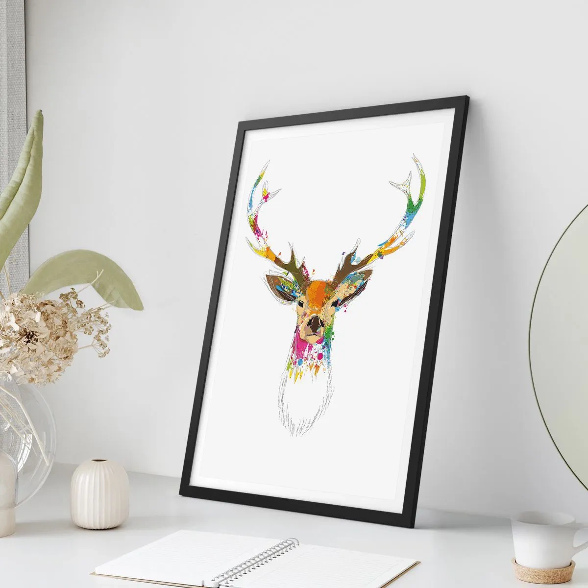 Plakát v černém rámu - Barevný jelen v abstraktním stylu na bílém pozadí - 50x70cm - Líbezný jelínek vykoupaný v barvě - Moderní nástěnná dekorace do obývacího pokoje a ložnice ARTTOR