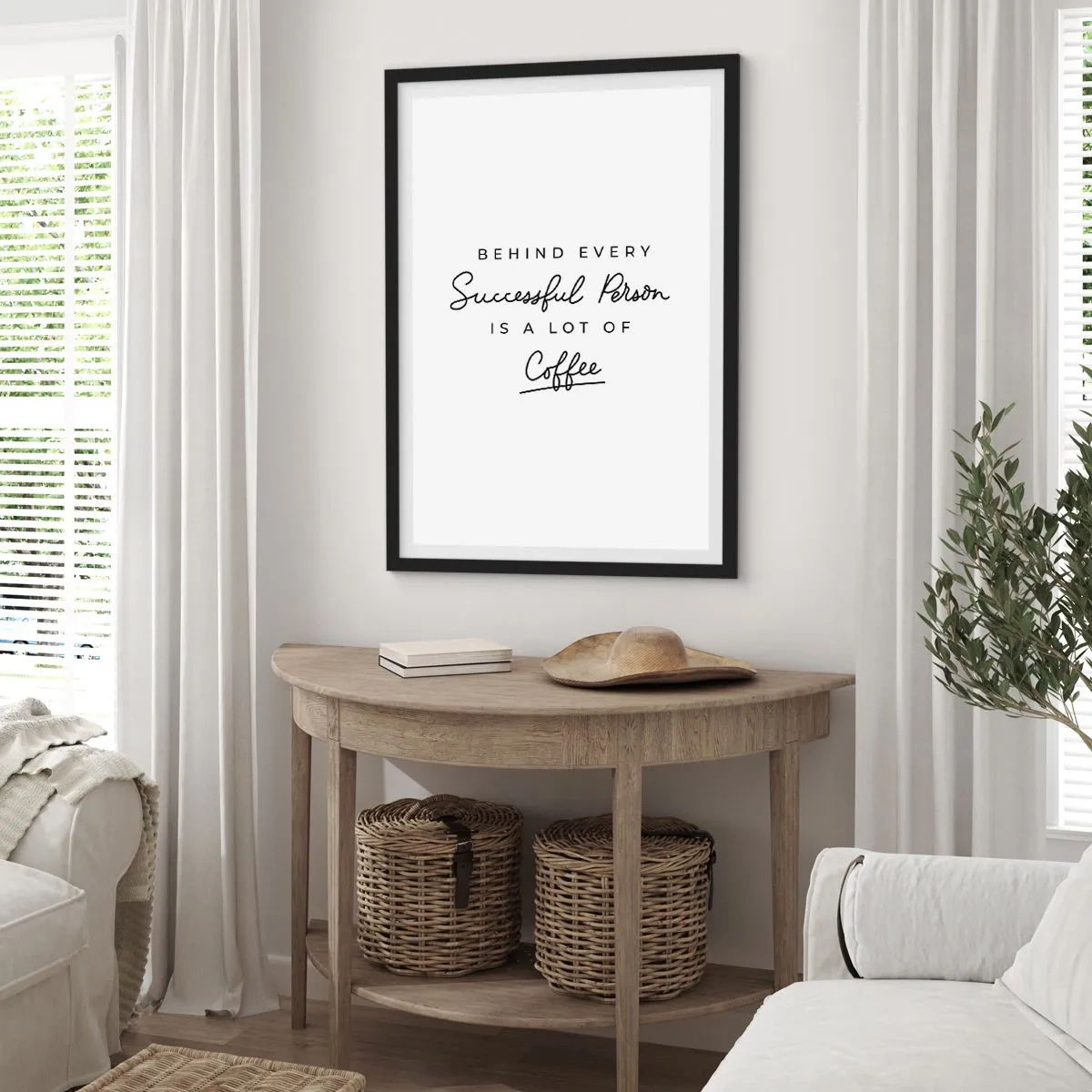 Plakát v černém rámu - Citát o kávě v minimalistickém typografickém stylu - 50x70cm - Tajemství úspěchu - Moderní nástěnná dekorace do obývacího pokoje a ložnice ARTTOR
