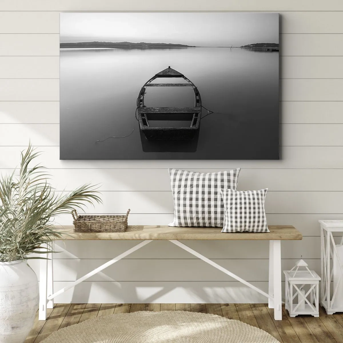 Obraz na plátně - Osamělá loď na klidném jezeře v odstínech černé a bílé - 70x50cm - Stesk a melancholie - Moderní nástěnná dekorace do obývacího pokoje a ložnice ARTTOR