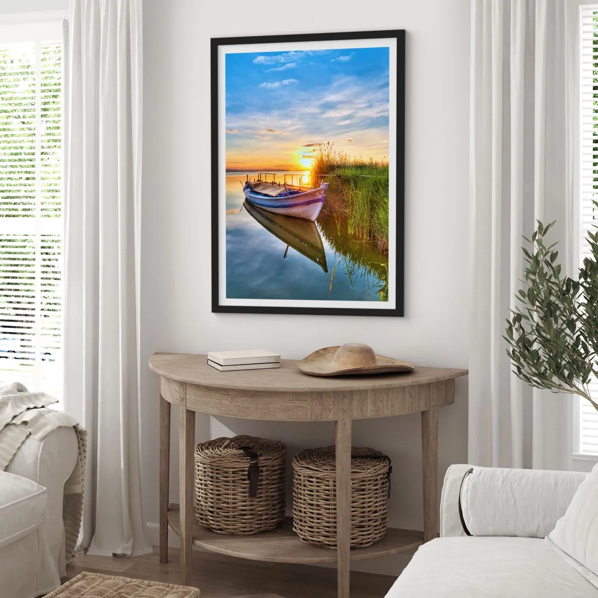 Plakát v černém rámu - Loď na klidném jezeře při západu slunce - 50x70cm - Zátoka splněných snů - Moderní nástěnná dekorace do obývacího pokoje a ložnice ARTTOR