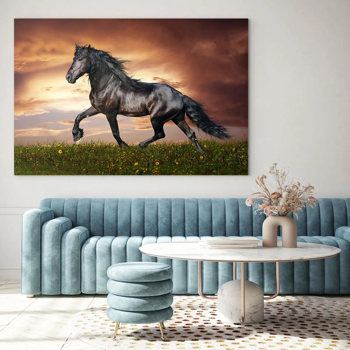 Obraz na skle - Černý kůň cválající proti zapadajícímu slunci - 70x50cm - Černý kníže - Moderní nástěnná dekorace do obývacího pokoje a ložnice ARTTOR