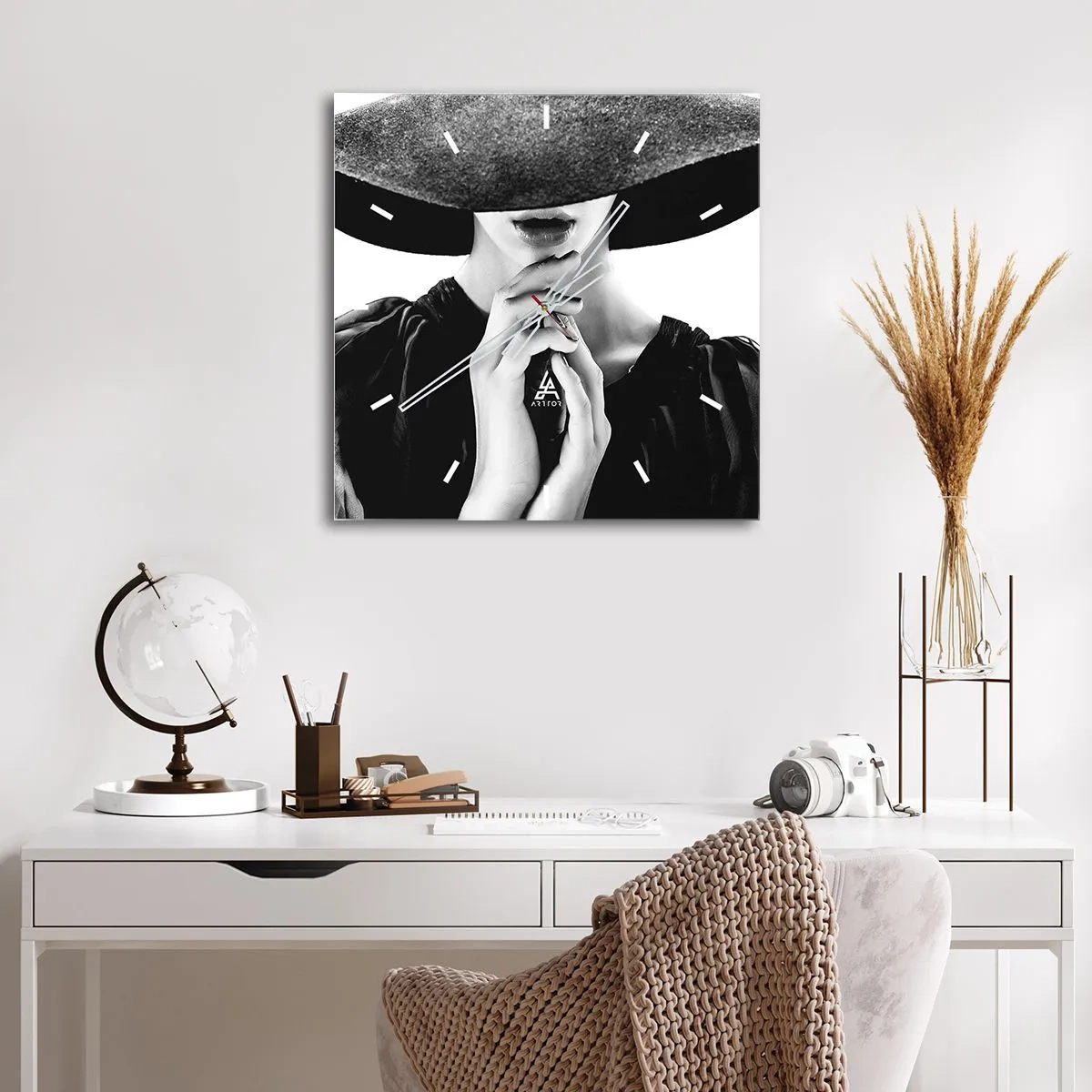 Nástěnné hodiny - Ukrytá krása - 40x40 cm