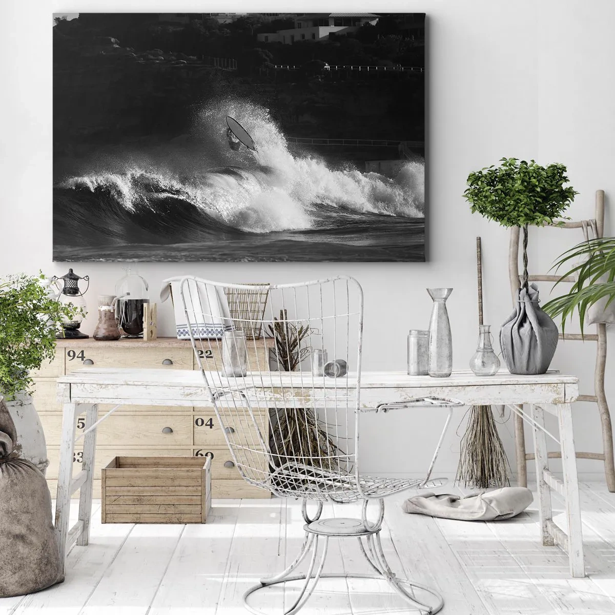 Obraz na plátně - Surfař na vlně v černobílém provedení - 70x50cm - Výzva přijata! - Moderní nástěnná dekorace do obývacího pokoje a ložnice ARTTOR
