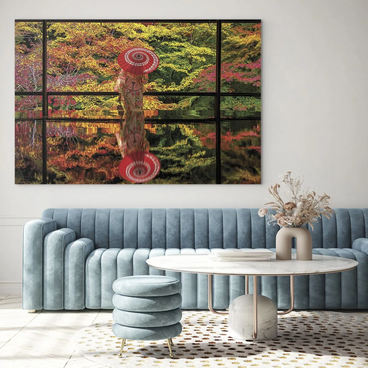 Obraz na skle - Žena v kimonu s deštníkem na pozadí podzimní krajiny, odrážející se ve vodě. - 70x50cm - V chrámu přírody - Moderní nástěnná dekorace do obývacího pokoje a ložnice ARTTOR