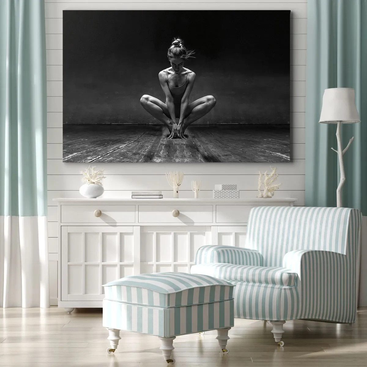 Obraz na plátně - Černobílý portrét tanečnice v plné koncentraci. - 70x50cm - Koncentrace taneční energie - Moderní nástěnná dekorace do obývacího pokoje a ložnice ARTTOR
