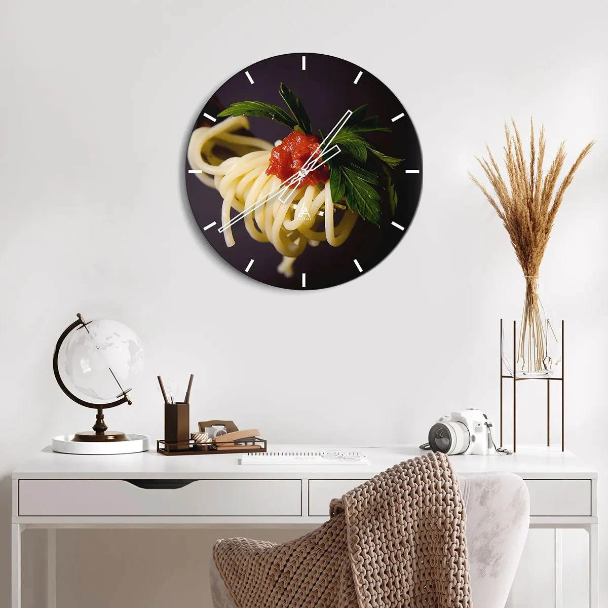 Nástěnné hodiny - Špagety s rajčatovou omáčkou a bylinkami - 30x30cm - Chutný kousek - Moderní nástěnná dekorace do obývacího pokoje, kuchyně a ložnice ARTTOR