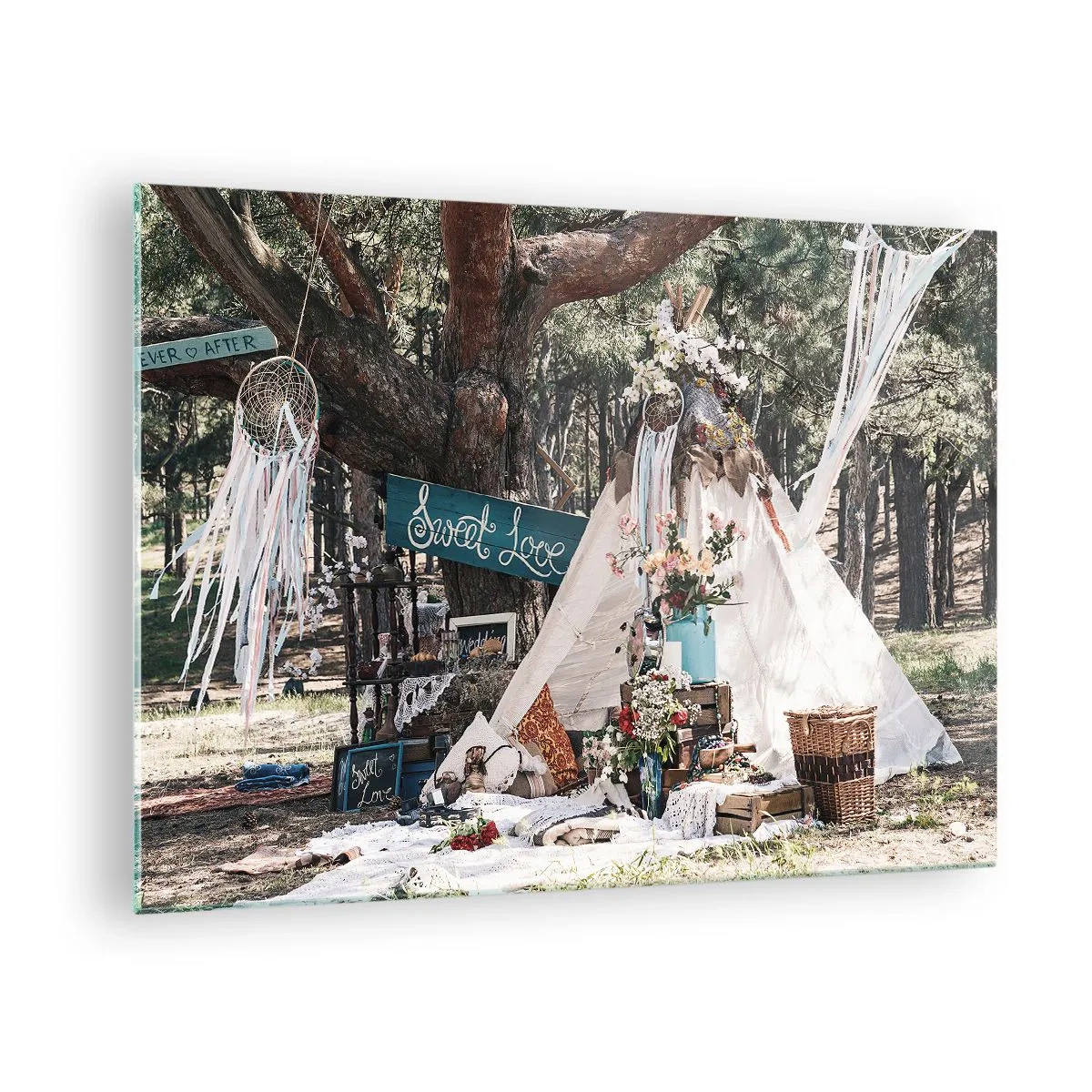 Obraz na skle - Boho venkovní dekorace s týpí a květinami v lese - 70x50cm - Make love… - Moderní nástěnná dekorace do obývacího pokoje a ložnice ARTTOR