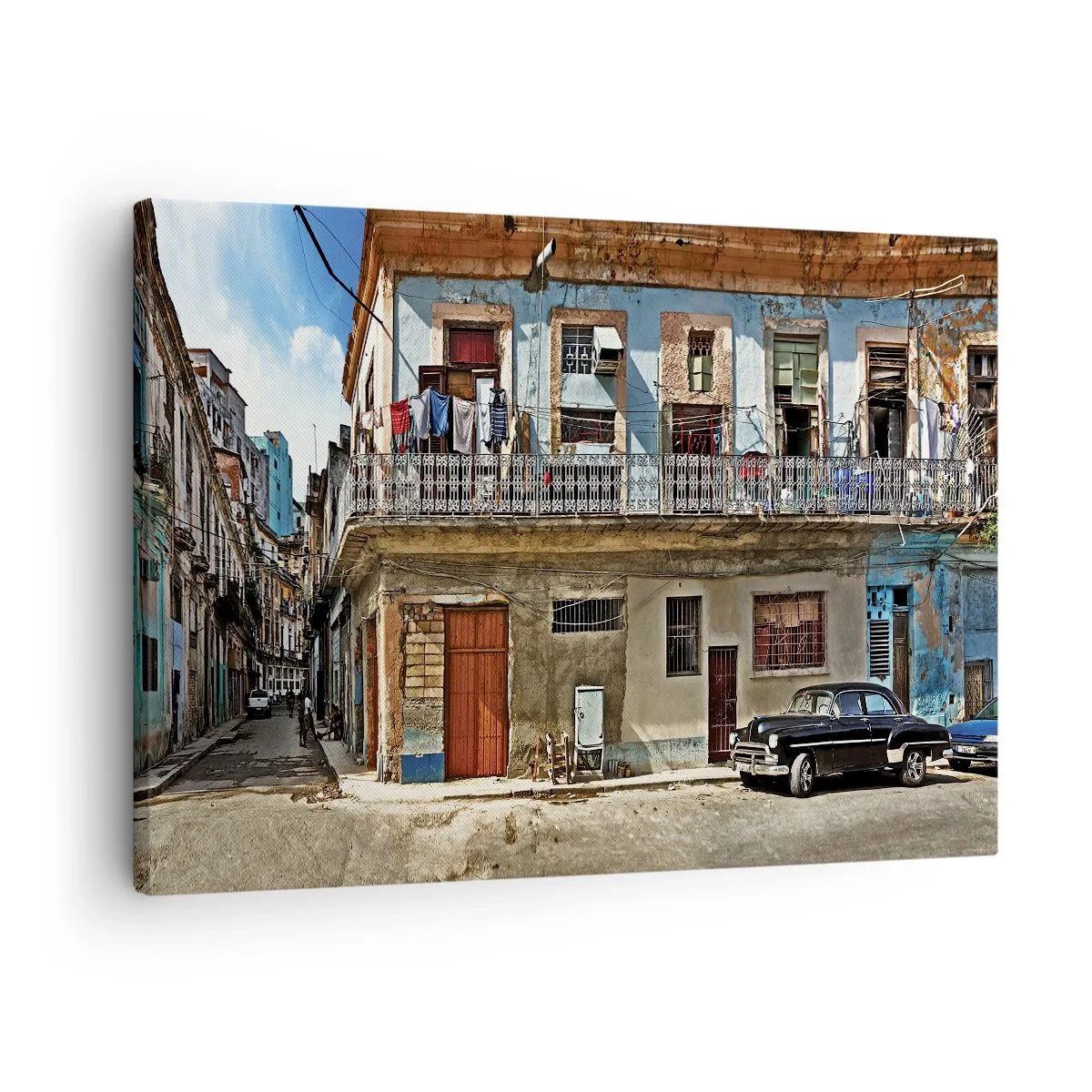 Obraz na plátně - Barevné činžovní domy a klasické auto v městské krajině - 70x50cm - Havajský nádech - Moderní nástěnná dekorace do obývacího pokoje a ložnice ARTTOR