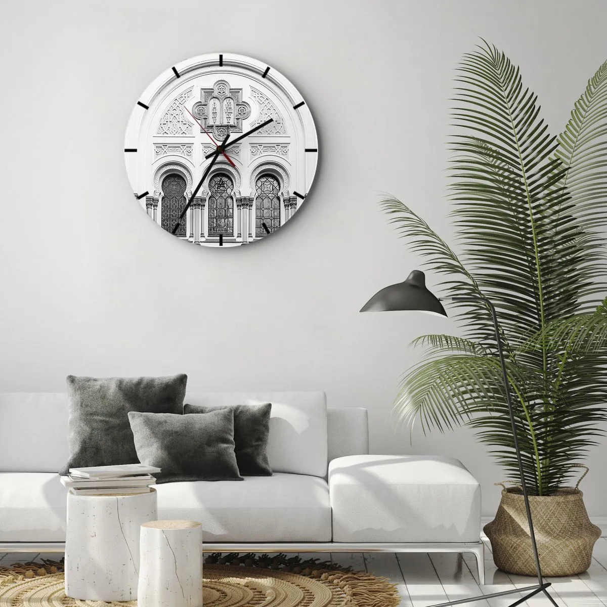 Nástěnné hodiny - Bohatě zdobená fasáda s ornamenty a okny v historickém stylu - 30x30cm - Na pomezí kultur - Moderní nástěnná dekorace do obývacího pokoje, kuchyně a ložnice ARTTOR