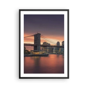 Plakát v černém rámu - Brooklynský most v noci s osvětleným městem v pozadí - 50x70cm - Ponořené do liliového ticha - Moderní nástěnná dekorace do obývacího pokoje a ložnice ARTTOR