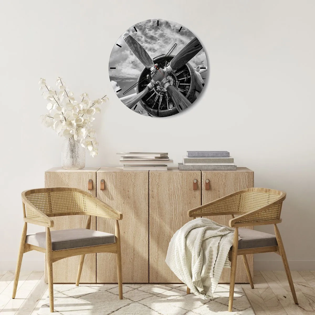Nástěnné hodiny - Vrtule letadla v černé a bílé - 30x30cm - Dobyvatel oblohy - Moderní nástěnná dekorace do obývacího pokoje, kuchyně a ložnice ARTTOR