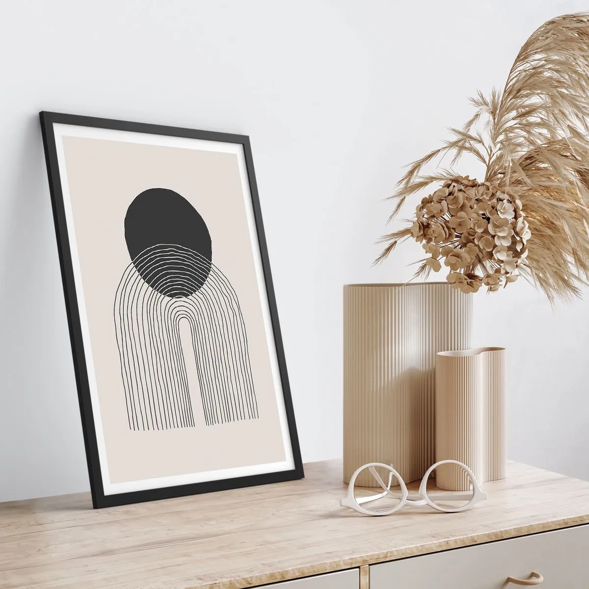 Plakát v černém rámu - Minimalistický černobílý motiv kruhů a čar - 50x70cm - Chvění a jistota - Moderní nástěnná dekorace do obývacího pokoje a ložnice ARTTOR
