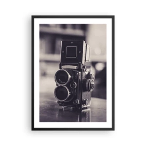 Plakát v černém rámu - Starožitný vintage fotoaparát na dřevěné desce - 50x70cm - Kouzlo staré fotografie - Moderní nástěnná dekorace do obývacího pokoje a ložnice ARTTOR