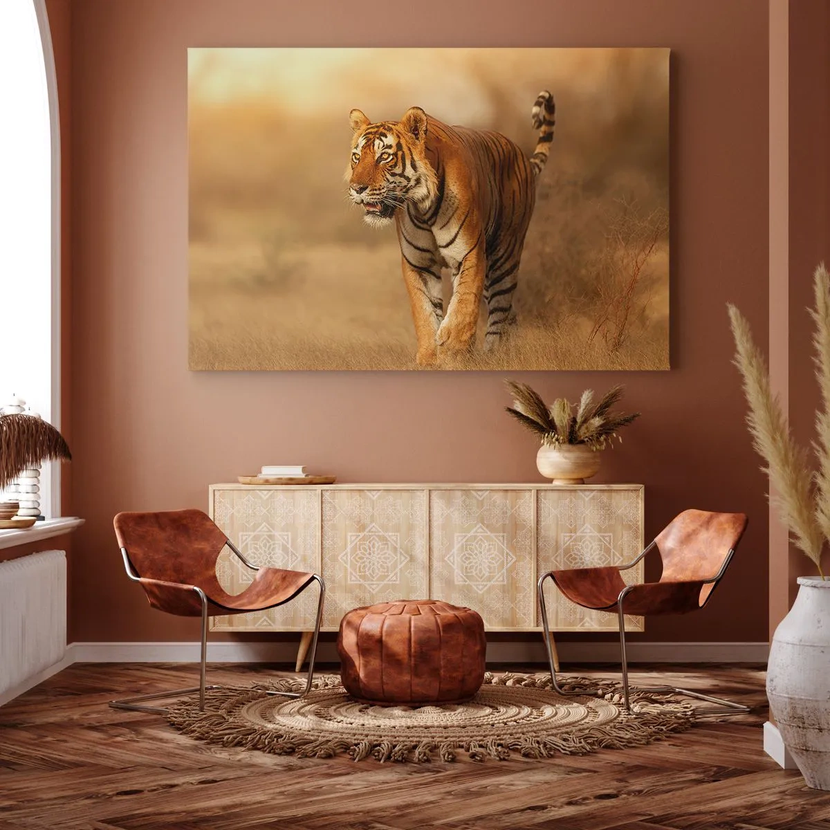 Obraz na plátně - Tygr procházející se savanou v teplých barvách - 70x50cm - Před útokem - Moderní nástěnná dekorace do obývacího pokoje a ložnice ARTTOR
