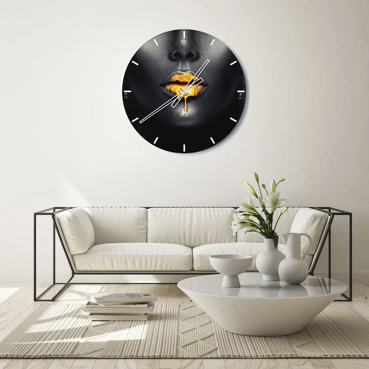 Nástěnné hodiny - Zlaté rty na černém pozadí v uměleckém stylu - 30x30cm - Zlatoústá - Moderní nástěnná dekorace do obývacího pokoje, kuchyně a ložnice ARTTOR