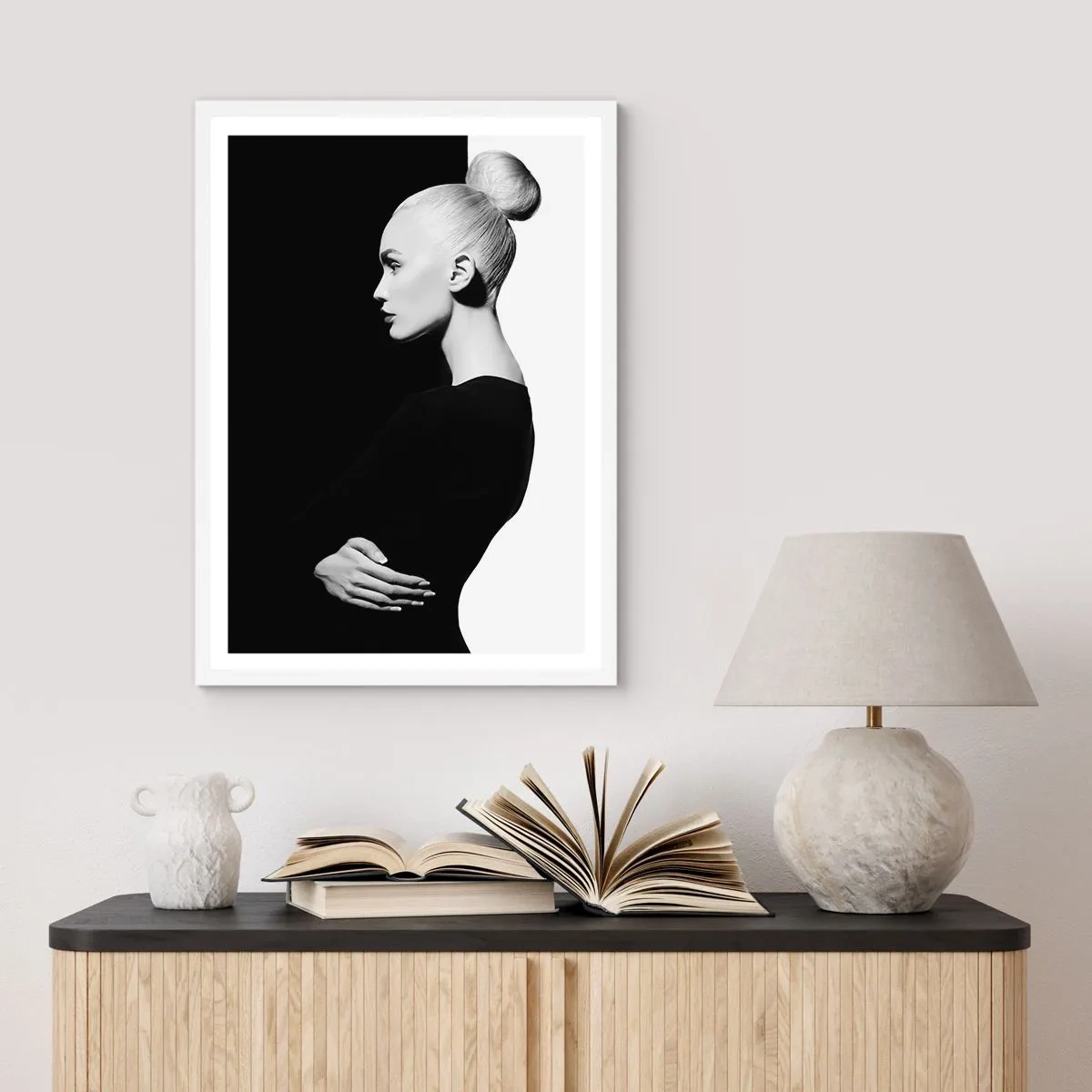 Plakát v bílém rámu - Prostě žena - 40x50 cm