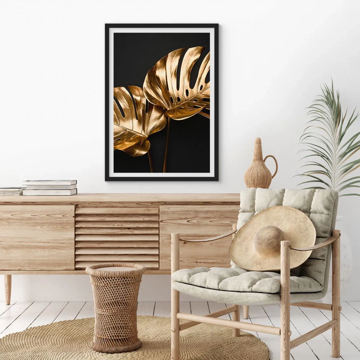 Plakát v černém rámu - Zlaté listy monstery na černém pozadí, elegantní barevný kontrast - 50x70cm - Poklady přírody - Moderní nástěnná dekorace do obývacího pokoje a ložnice ARTTOR