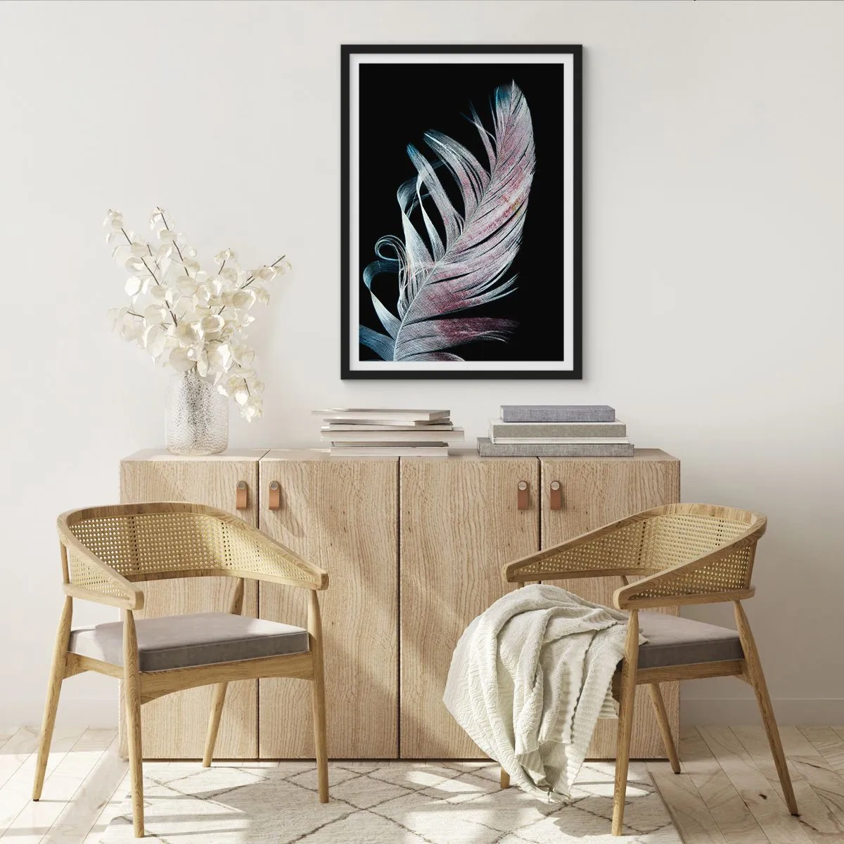 Plakát v černém rámu - Peří v jemných odstínech růžové a modré na černém pozadí - 50x70cm - Přemýšlejte o dotyku - Moderní nástěnná dekorace do obývacího pokoje a ložnice ARTTOR