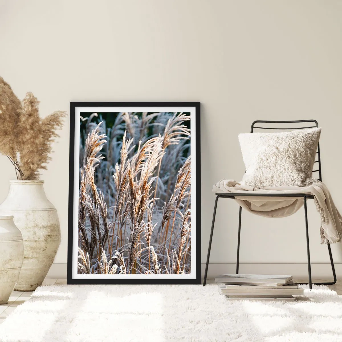 Plakát v černém rámu - Sušené trávy pokryté mrazem v zimní krajině - 50x70cm - Mrazem pokryté - Moderní nástěnná dekorace do obývacího pokoje a ložnice ARTTOR