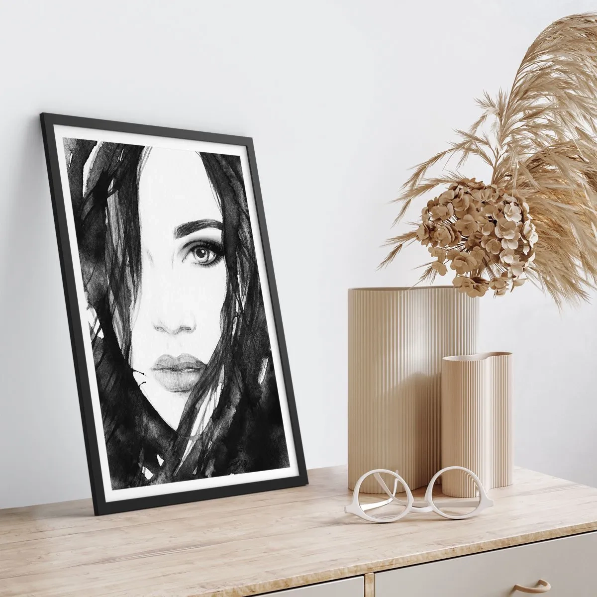 Plakát v černém rámu - Černobílý akvarel ženské tváře - 50x70cm - Portrét dámy v černé a bílé - Moderní nástěnná dekorace do obývacího pokoje a ložnice ARTTOR