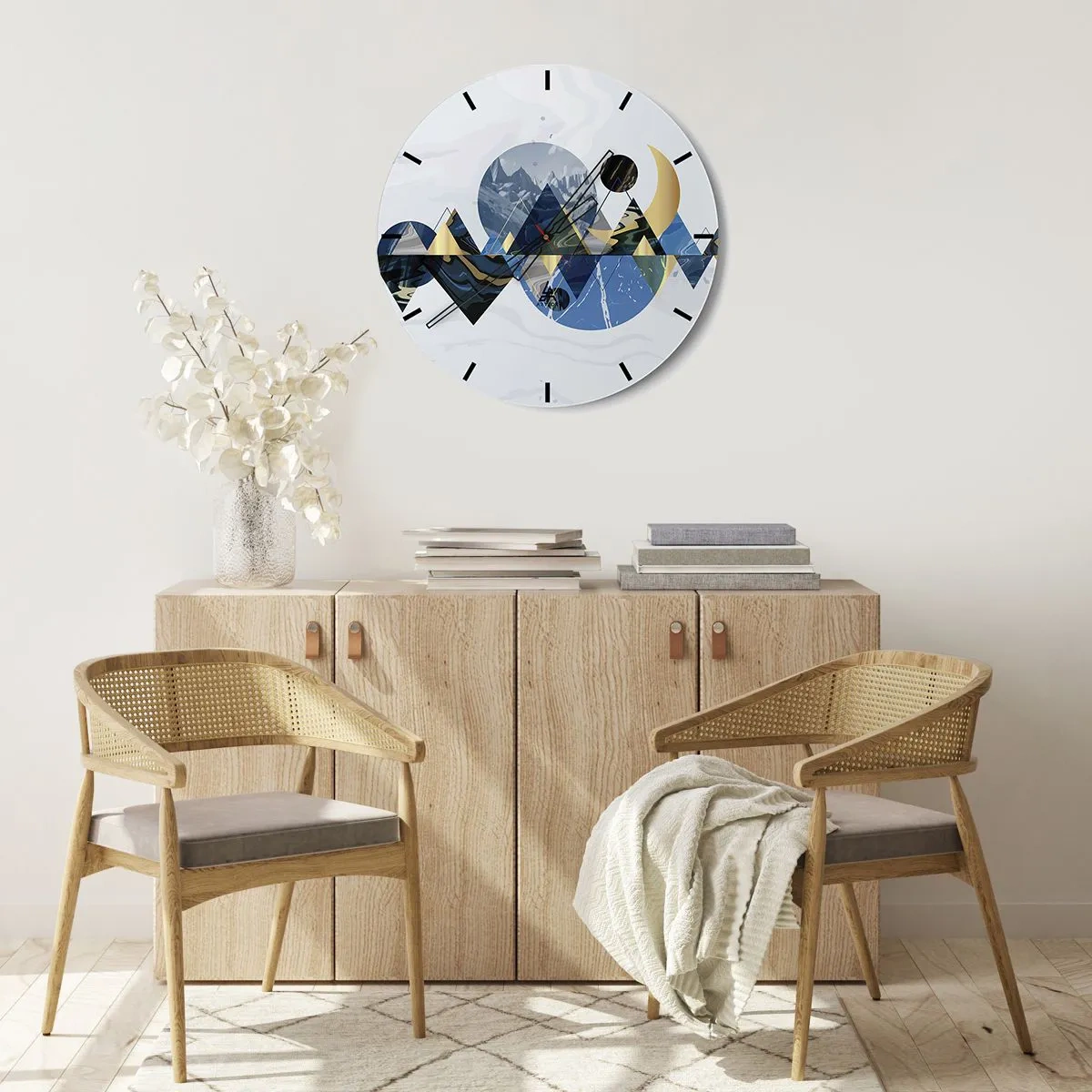 Nástěnné hodiny - Abstraktní horská krajina s geometrickými tvary v odstínech modré a zlaté. - 30x30cm - Geometrická krajina - Moderní nástěnná dekorace do obývacího pokoje, kuchyně a ložnice ARTTOR