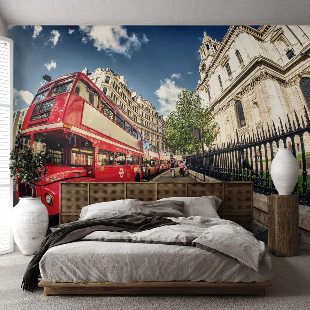 Fototapeta Samolepicí Deluxe Sticker - Londýnská ulice v šedé a červené - Město, Londýn, Červený autobus - 250x175 cm