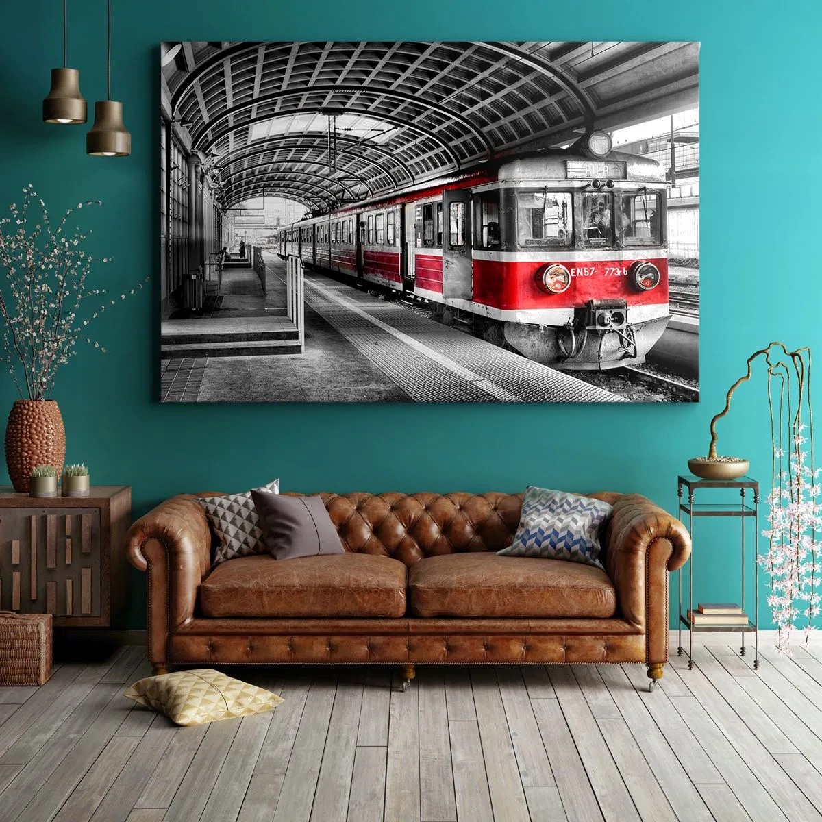 Obraz na plátně - Červený vlak na nádraží pod střechou - 70x50cm - Možná je to životní cesta? - Moderní nástěnná dekorace do obývacího pokoje a ložnice ARTTOR