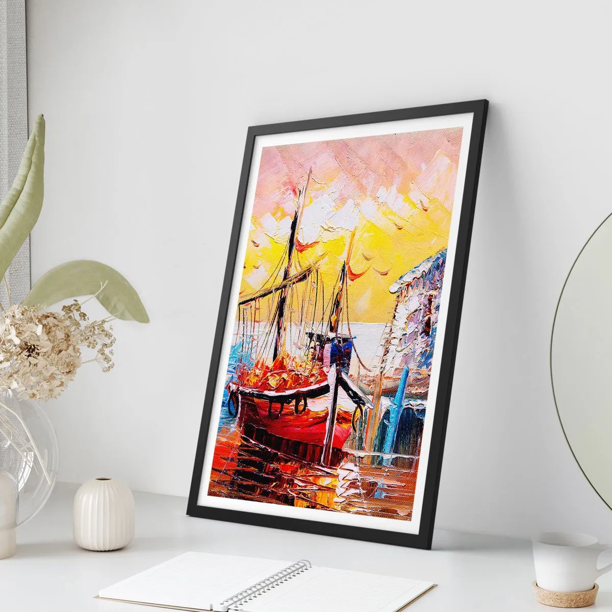 Plakát v černém rámu - Malebná loď na pozadí zapadajícího slunce - 50x70cm - Šťastný návrat - Moderní nástěnná dekorace do obývacího pokoje a ložnice ARTTOR