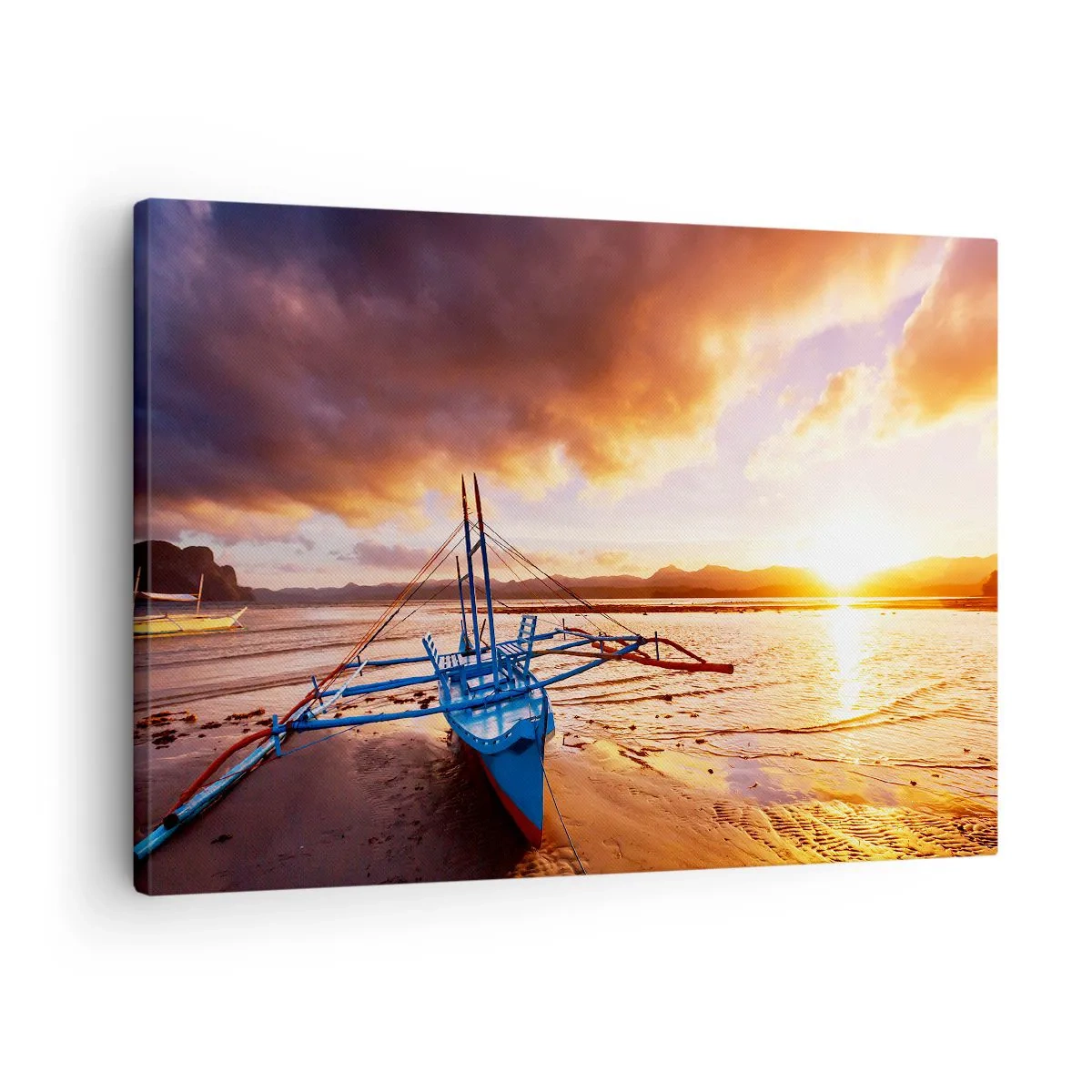 Obraz na plátně - Modrá loď na pláži při západu slunce - 70x50cm - Po celém dni se natáhnout na písku - Moderní nástěnná dekorace do obývacího pokoje a ložnice ARTTOR