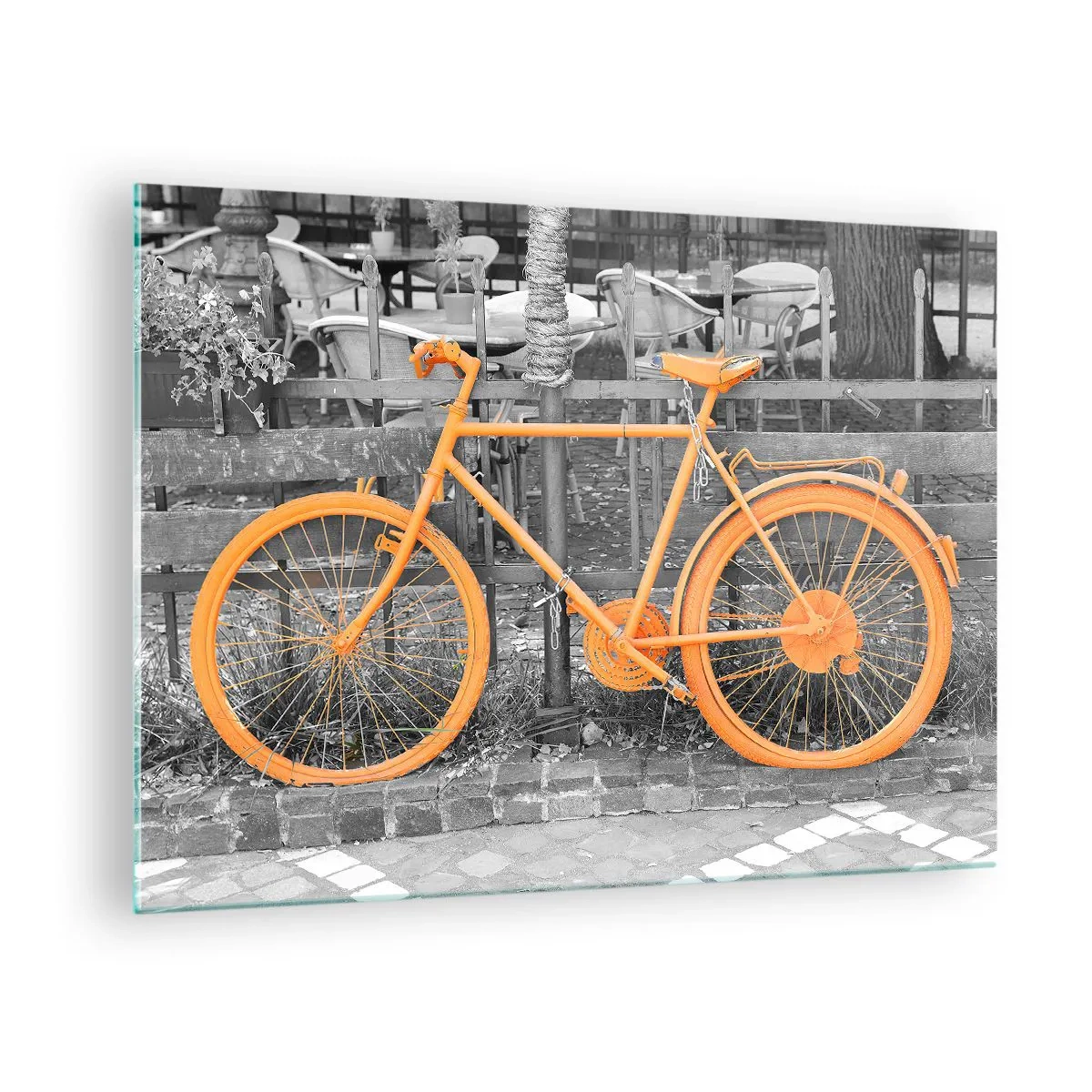 Obraz na skle - Ilustrace oranžově natřeného jízdního kola na černobílém pozadí. - 70x50cm - Jdi, já tu počkám - Moderní nástěnná dekorace do obývacího pokoje a ložnice ARTTOR
