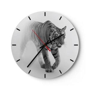 Nástěnné hodiny - Realistický tygr v monochromatickém stylu na bílém pozadí - 30x30cm - Přikrčený v mlze - Moderní nástěnná dekorace do obývacího pokoje, kuchyně a ložnice ARTTOR