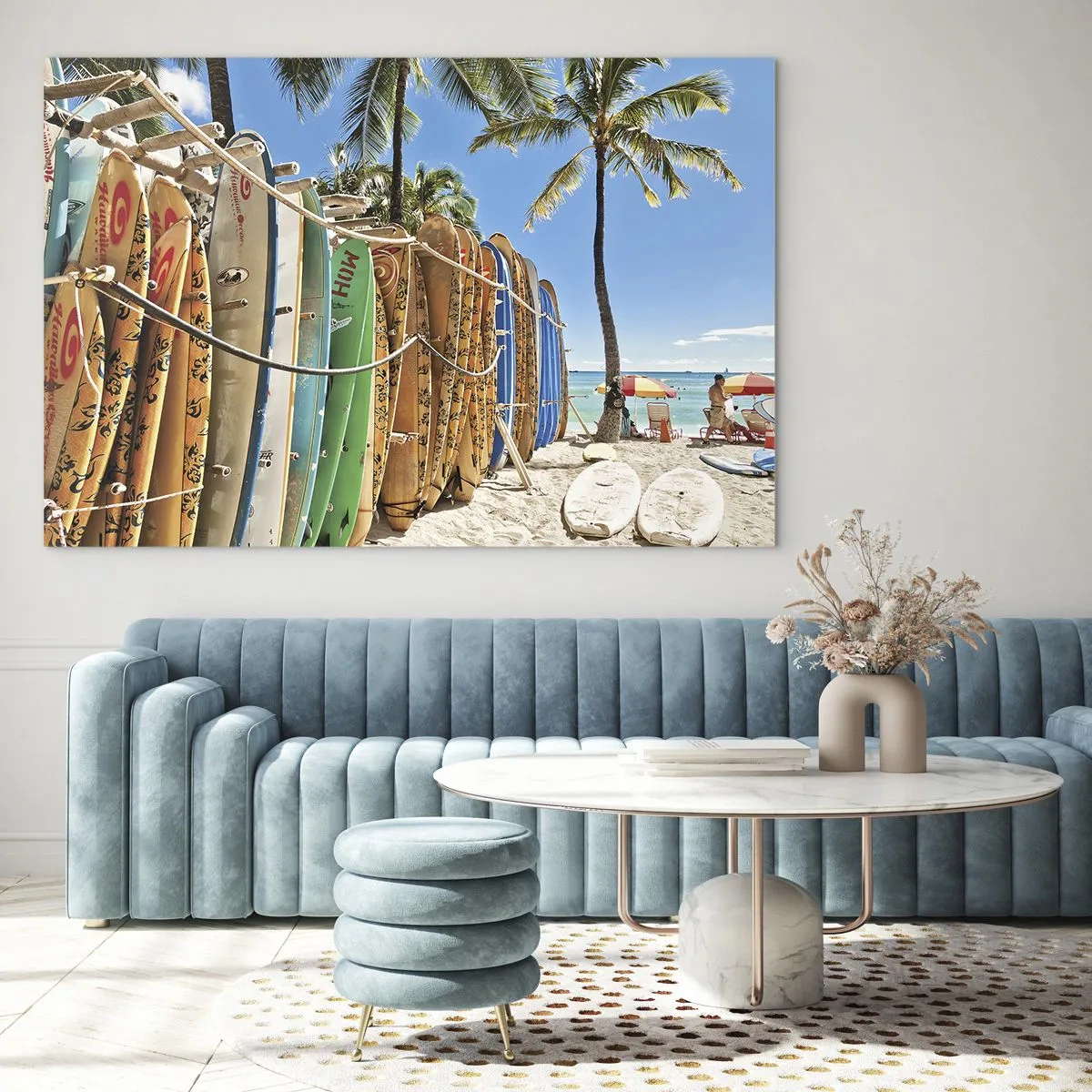 Obraz na skle - Barevné surfy na tropické pláži - 70x50cm - Slunečná zábava - Moderní nástěnná dekorace do obývacího pokoje a ložnice ARTTOR