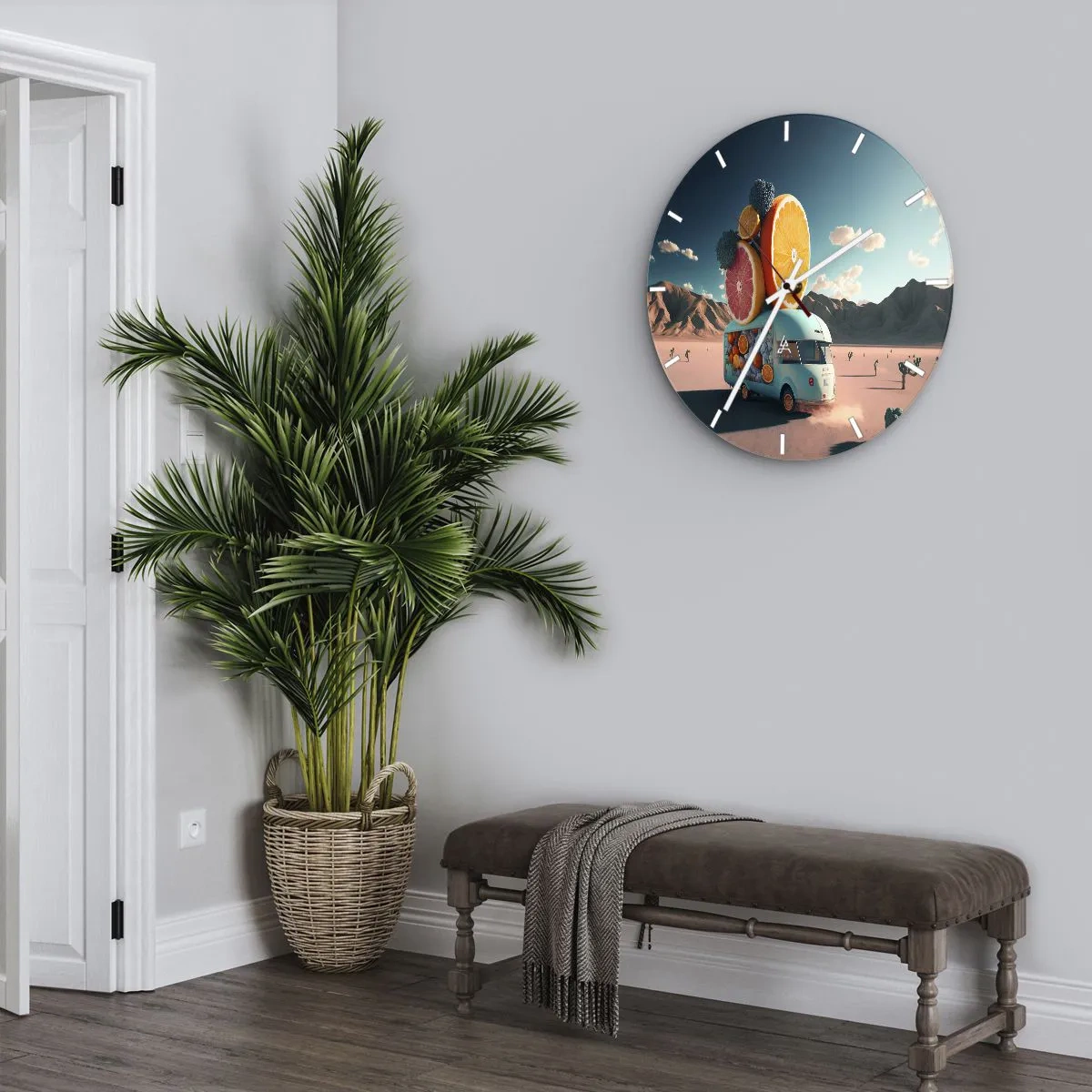 Nástěnné hodiny - Tyrkysový ovocný pojízdný vůz s jídlem na pozadí pouště - 30x30cm - Chuť prázdnin - Moderní nástěnná dekorace do obývacího pokoje, kuchyně a ložnice ARTTOR