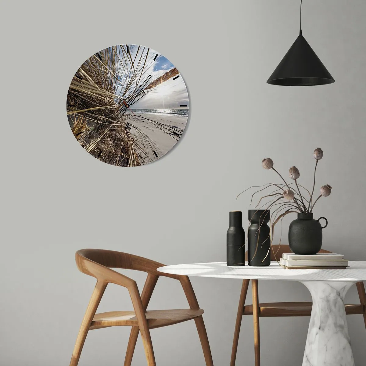 Nástěnné hodiny - Plážová krajina s výhledem na moře skrz trávu - 30x30cm - Setkání živlů - Moderní nástěnná dekorace do obývacího pokoje, kuchyně a ložnice ARTTOR