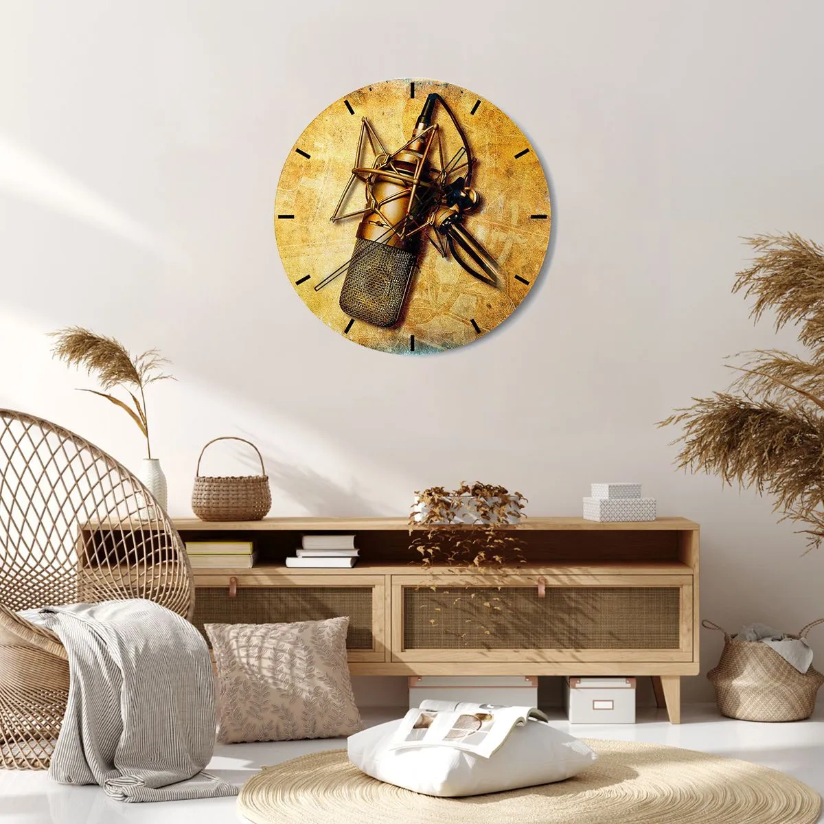 Nástěnné hodiny - Motiv studiového mikrofonu na zlatém pozadí - 30x30cm - Zlaté roky rádia - Moderní nástěnná dekorace do obývacího pokoje, kuchyně a ložnice ARTTOR