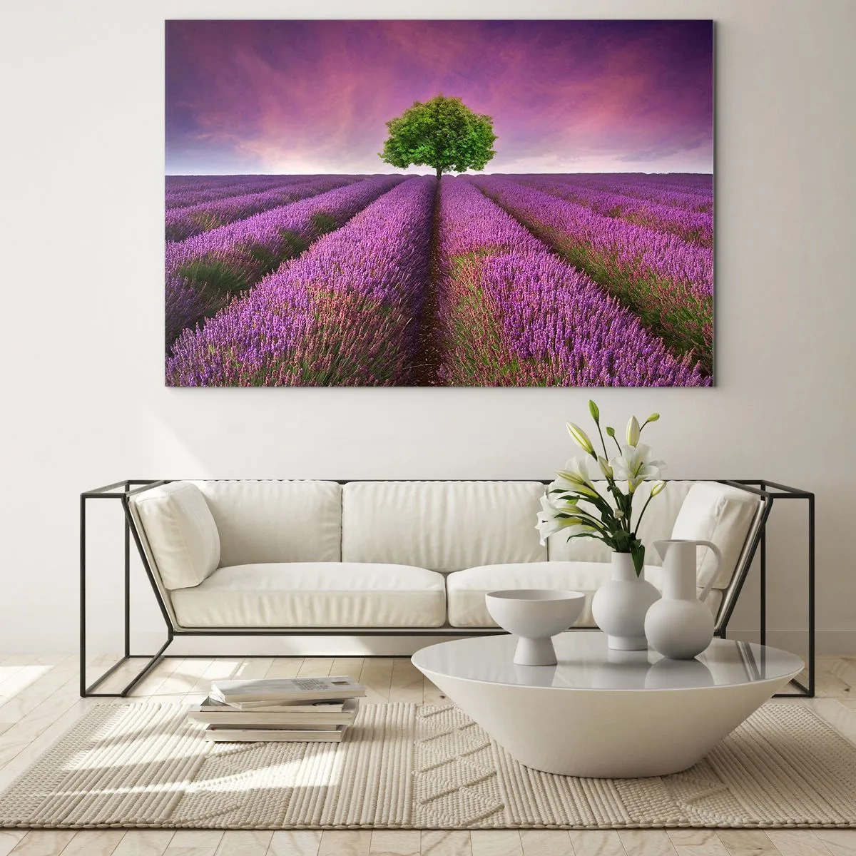 Obraz na skle - Levandulové pole s osamělým stromem proti obloze - 70x50cm - Na levandulových polích - Moderní nástěnná dekorace do obývacího pokoje a ložnice ARTTOR