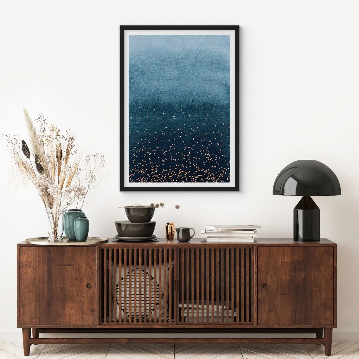Plakát v černém rámu - Modrý gradient se zlatými akcenty - 50x70cm - Kompozice – modré fáze - Moderní nástěnná dekorace do obývacího pokoje a ložnice ARTTOR