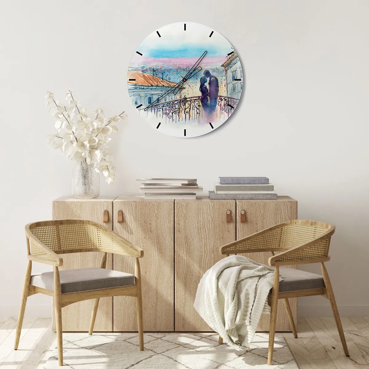 Nástěnné hodiny - Romantický pár na balkóně s výhledem na město - 30x30cm - Pařížští milenci - Moderní nástěnná dekorace do obývacího pokoje, kuchyně a ložnice ARTTOR