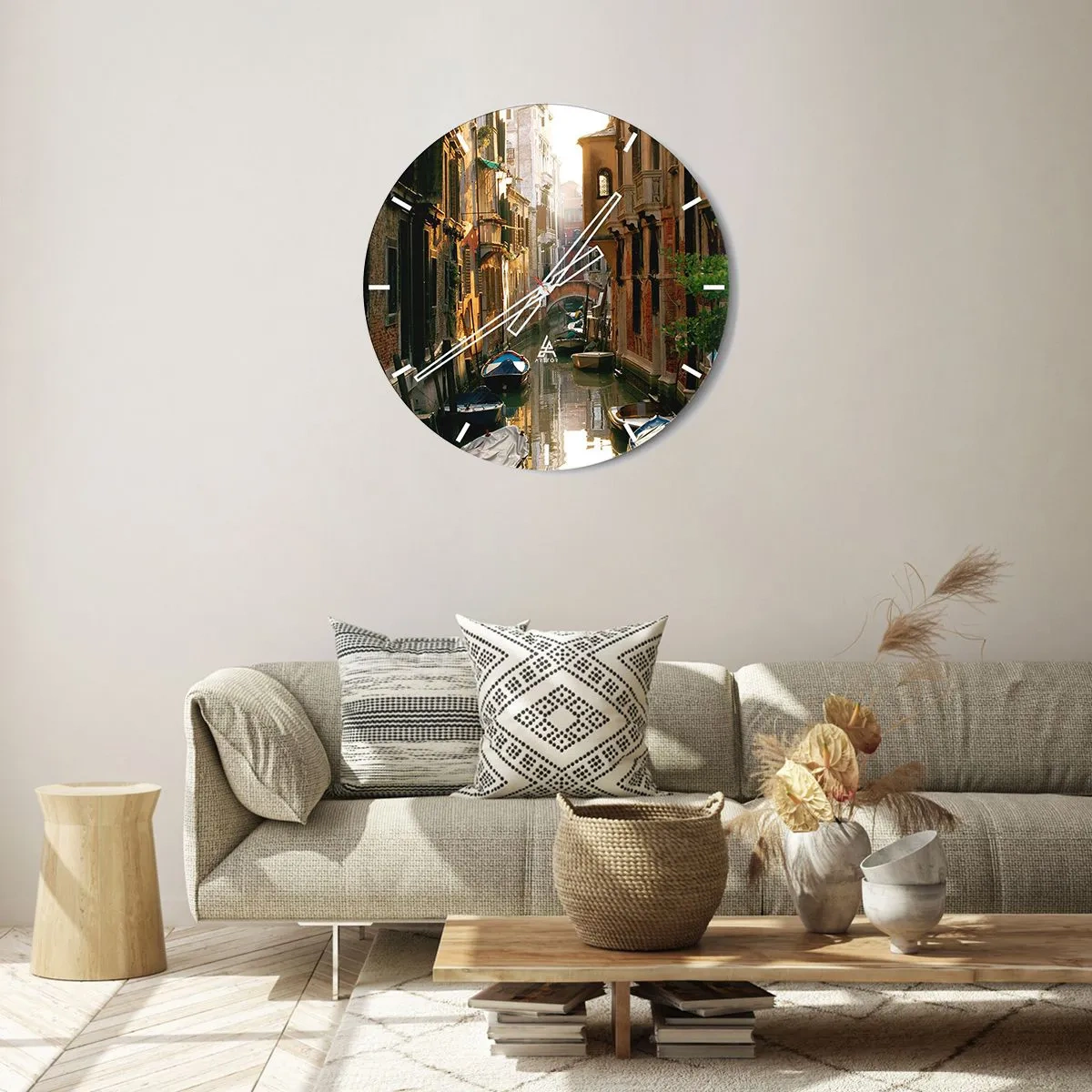 Nástěnné hodiny - Benátský kanál při západu slunce s gondolami - 30x30cm - V benátském zákoutí - Moderní nástěnná dekorace do obývacího pokoje, kuchyně a ložnice ARTTOR