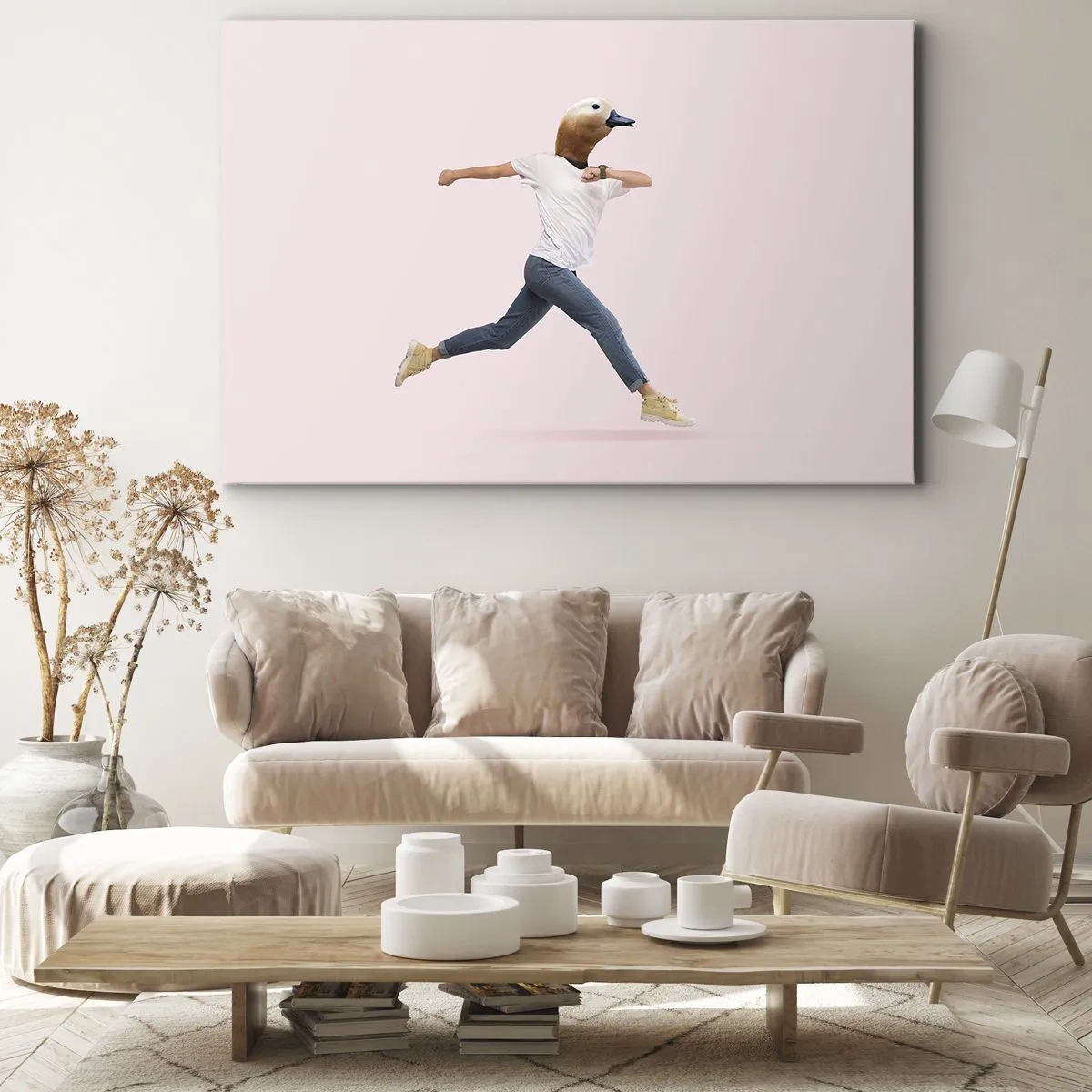 Obraz na plátně - Surrealistická postava s kachní hlavou v pohybu - 70x50cm - Špetka absurdity - Moderní nástěnná dekorace do obývacího pokoje a ložnice ARTTOR