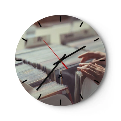 Nástěnné hodiny - Prohlížení vinylů v hudebním obchodě - 30x30cm - Hledání emocí - Moderní nástěnná dekorace do obývacího pokoje, kuchyně a ložnice ARTTOR
