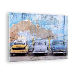 Obraz na skle - Veteráni na pozadí zničené zdi - 70x50cm - Setkání veteránů - Moderní nástěnná dekorace do obývacího pokoje a ložnice ARTTOR