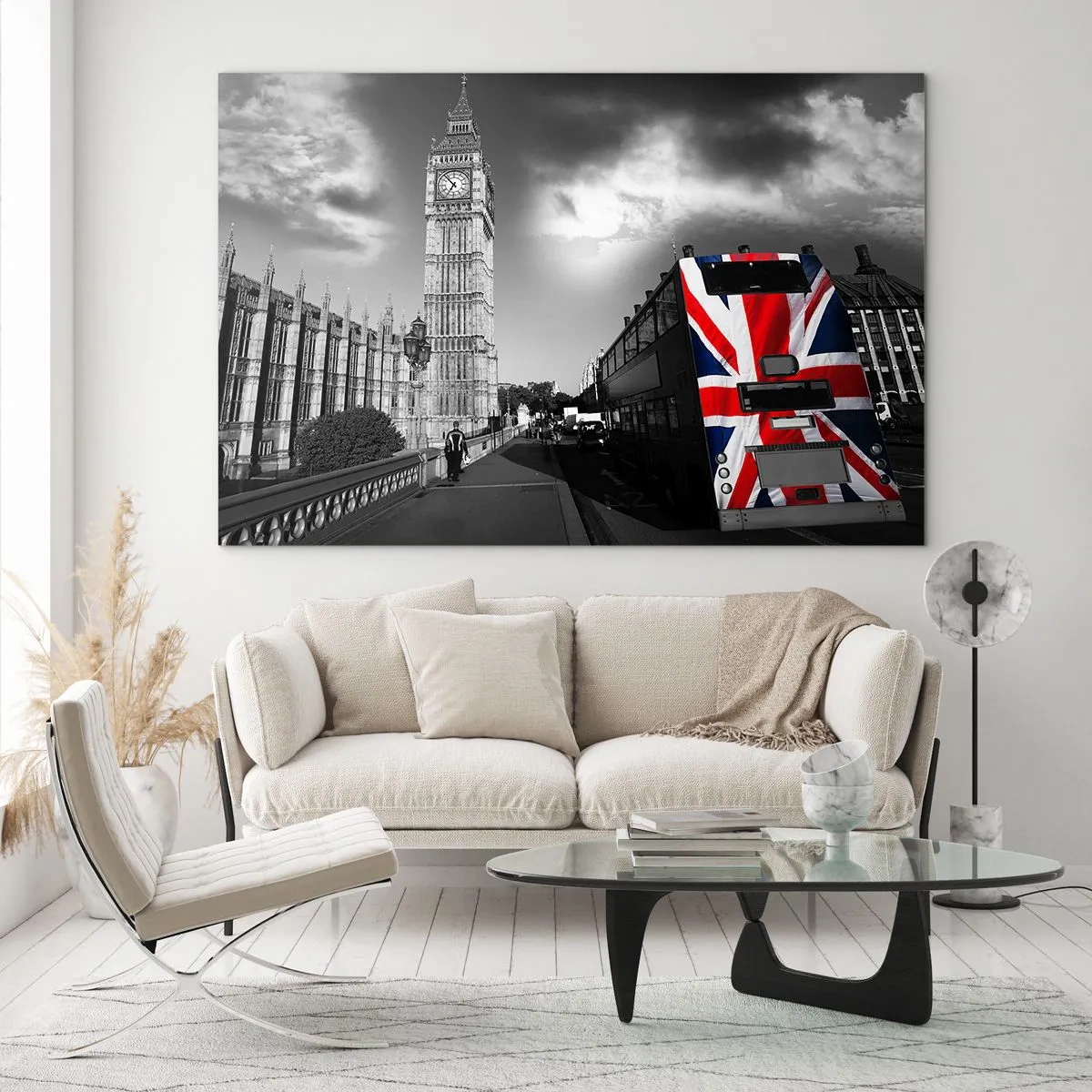 Obraz na skle - Big Ben a autobus s britskou vlajkou - 70x50cm - Hrdá a velká - Moderní nástěnná dekorace do obývacího pokoje a ložnice ARTTOR