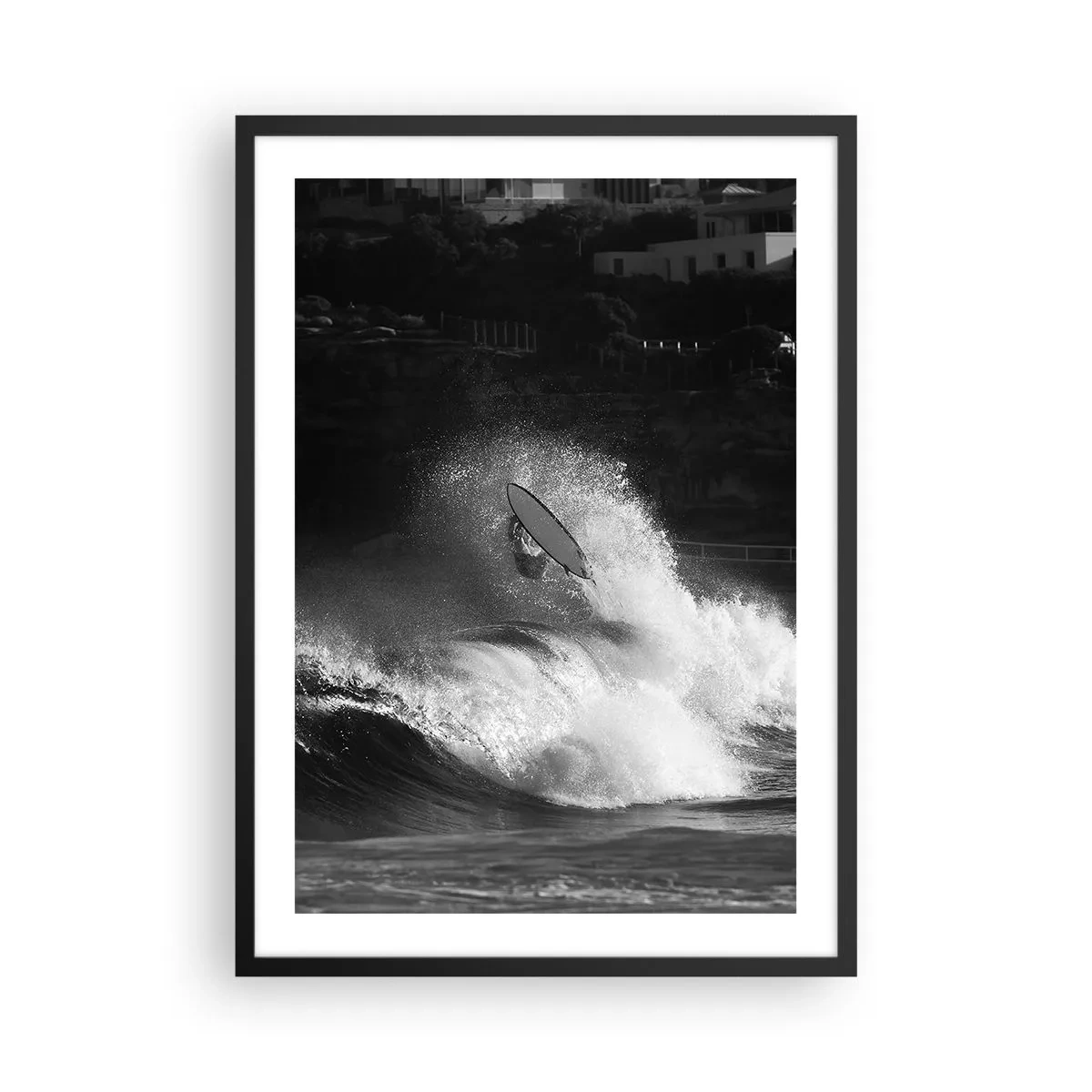 Plakát v černém rámu - Černobílý surfař v akci na rozbouřených vlnách - 50x70cm - Výzva přijata! - Moderní nástěnná dekorace do obývacího pokoje a ložnice ARTTOR
