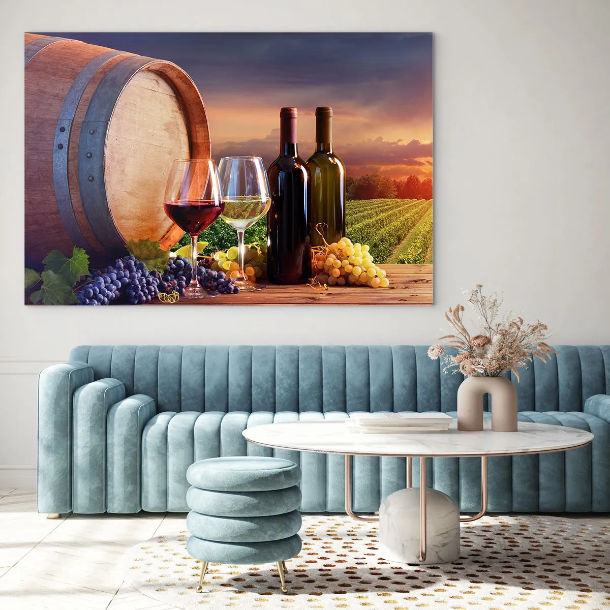 Obraz na skle - Vinná réva, sud a sklenice na pozadí zapadajícího slunce - 70x50cm - Tady má život chuť - Moderní nástěnná dekorace do obývacího pokoje a ložnice ARTTOR