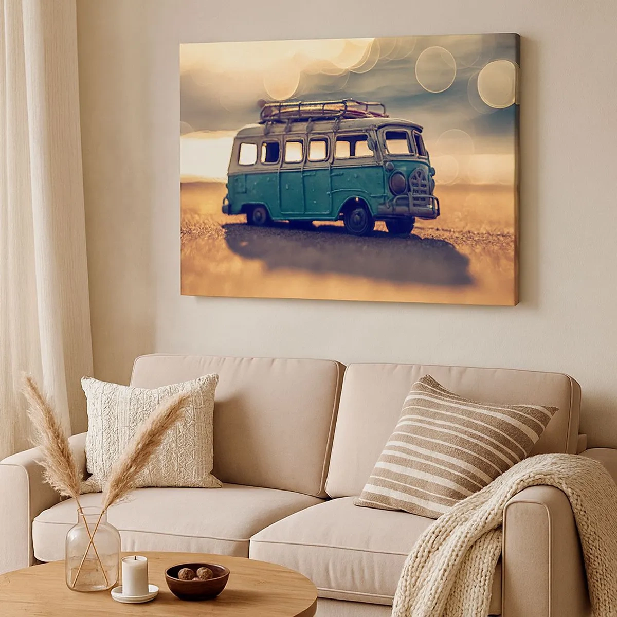 Obraz na plátně - Retro autobus proti rozmazanému světlu - 70x50cm - Konec bůžků: peněz a práce - Moderní nástěnná dekorace do obývacího pokoje a ložnice ARTTOR