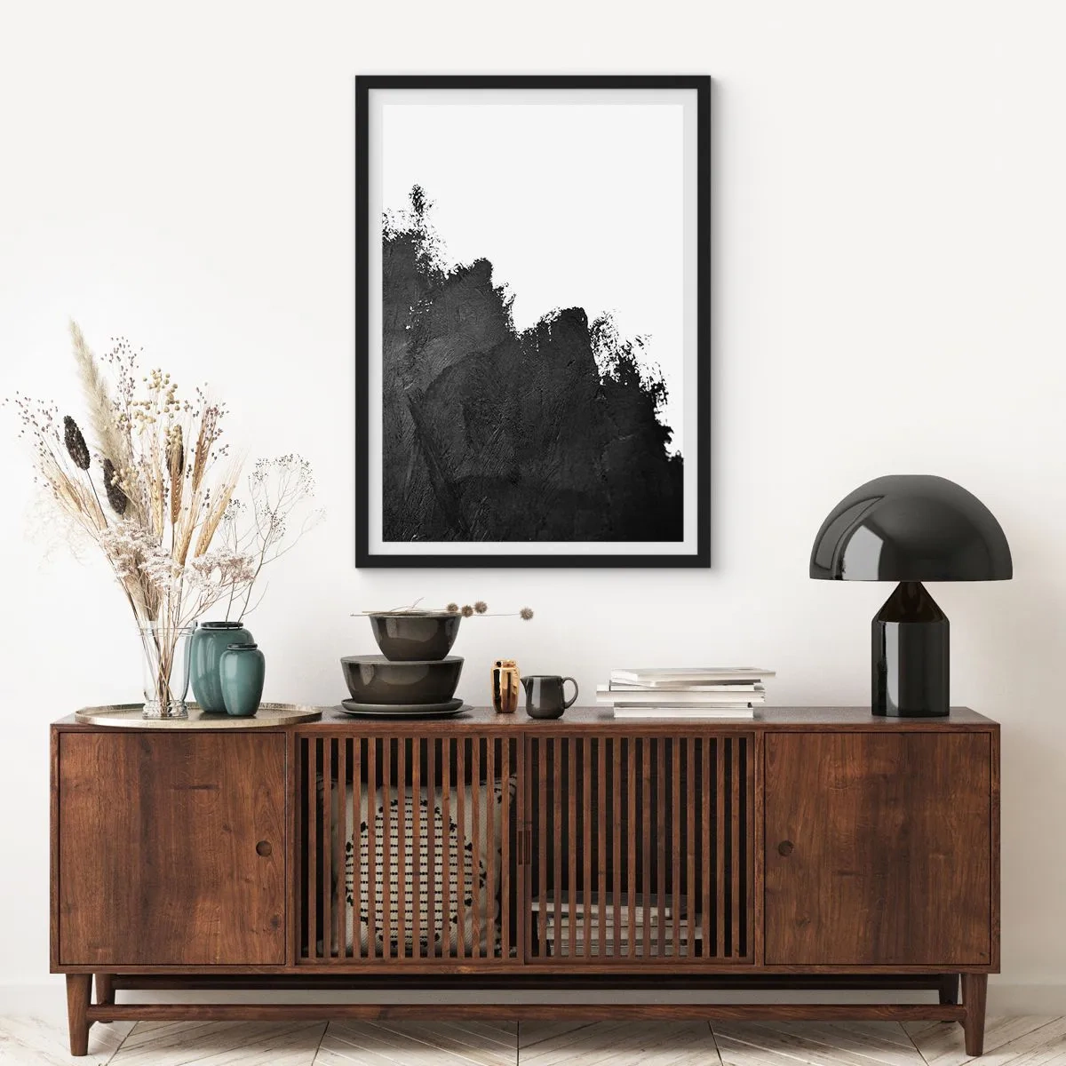 Plakát v černém rámu - Minimalistická abstrakce s černým akcentem na bílém pozadí - 50x70cm - Živly: země - Moderní nástěnná dekorace do obývacího pokoje a ložnice ARTTOR